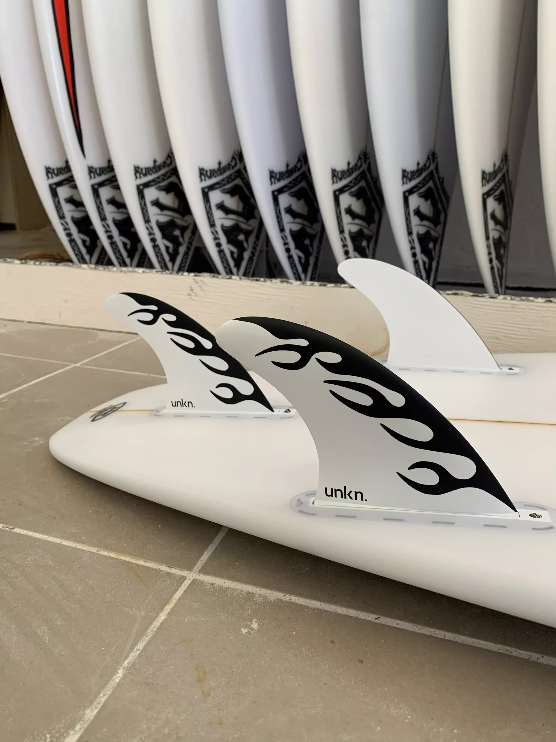 UNKN Thruster Set Black & White Flame (Futures Fit)